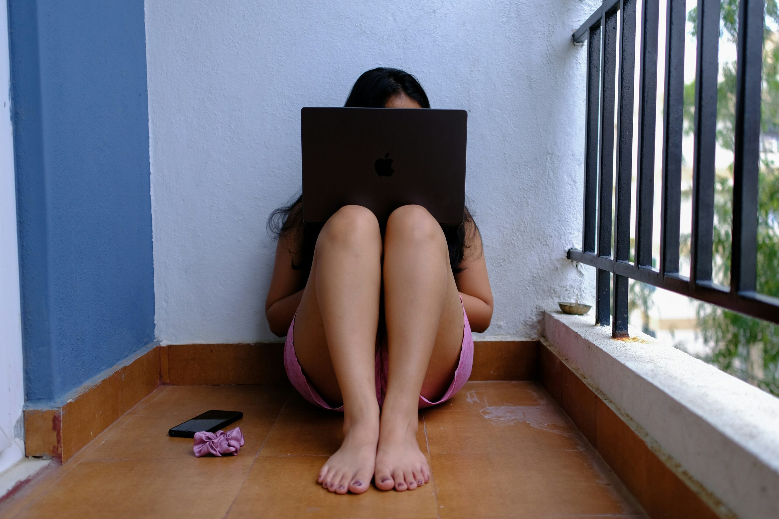 Struggling with a low cervix? Discover how to find a menstrual disc that fits comfortably, reduces leaks, and supports your natural anatomy.